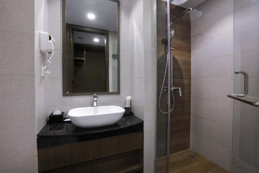 Отель Harper Premier Nagoya Batam Экстерьер фото