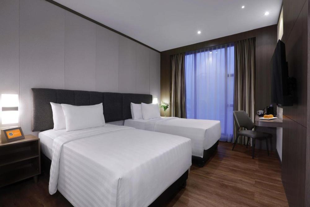 Отель Harper Premier Nagoya Batam Экстерьер фото