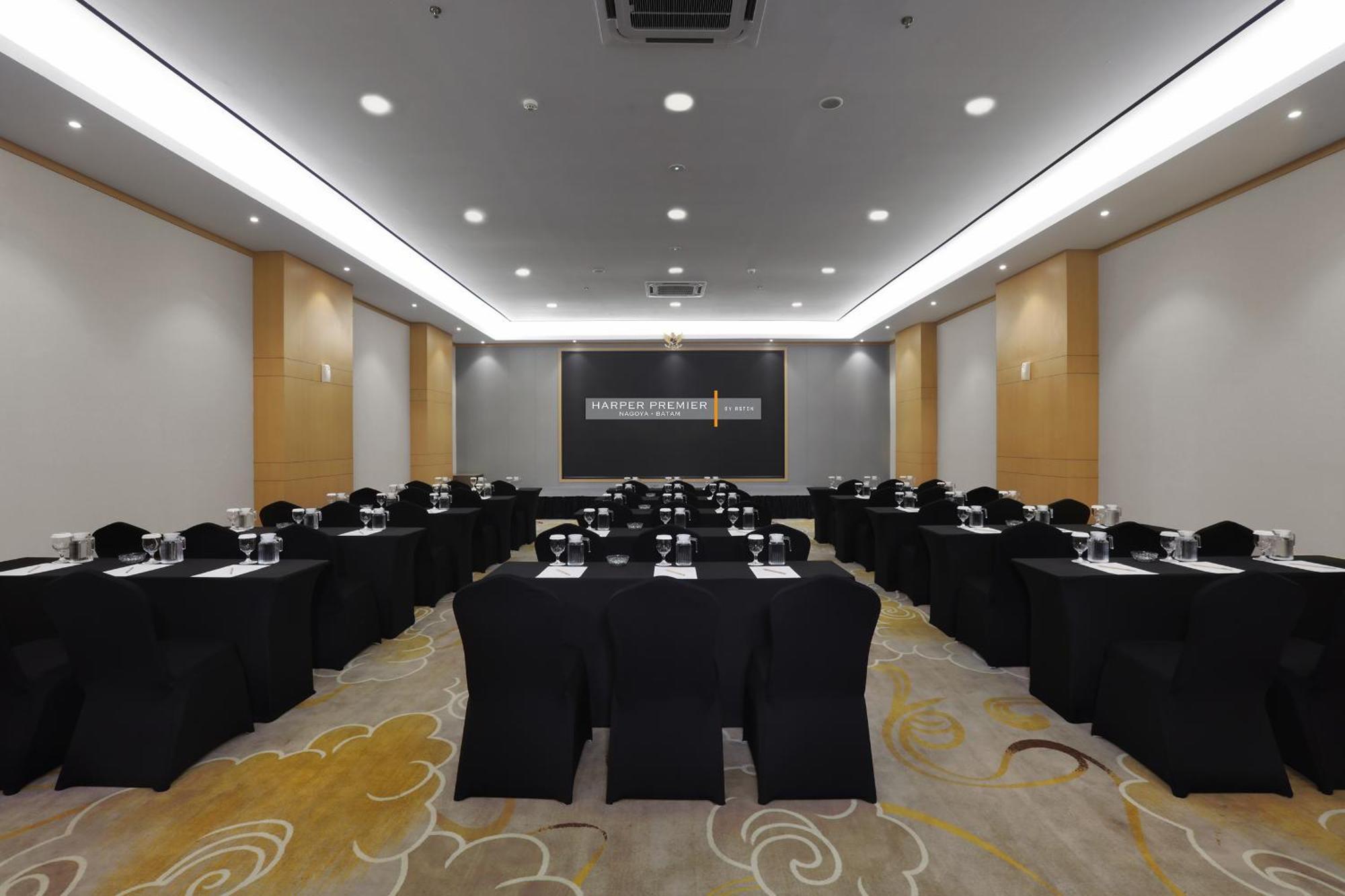 Отель Harper Premier Nagoya Batam Экстерьер фото